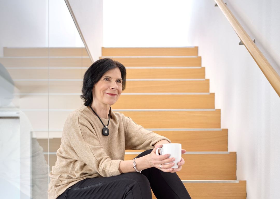 Dr Renate Mürtz-Weiss sitzend